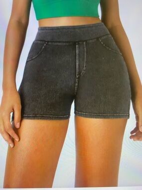 LARGE  HALARA FLEX BACK POCKETS DENIUM KNIT SHORTS